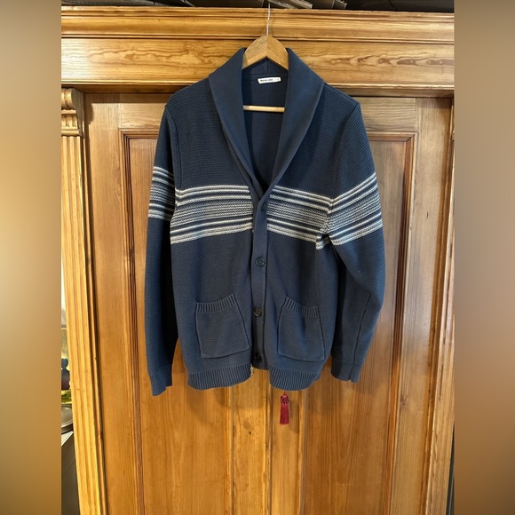 Men's Striped Navy Cardigan Sweater
Size large 
Excellent - Picture 1 of 13